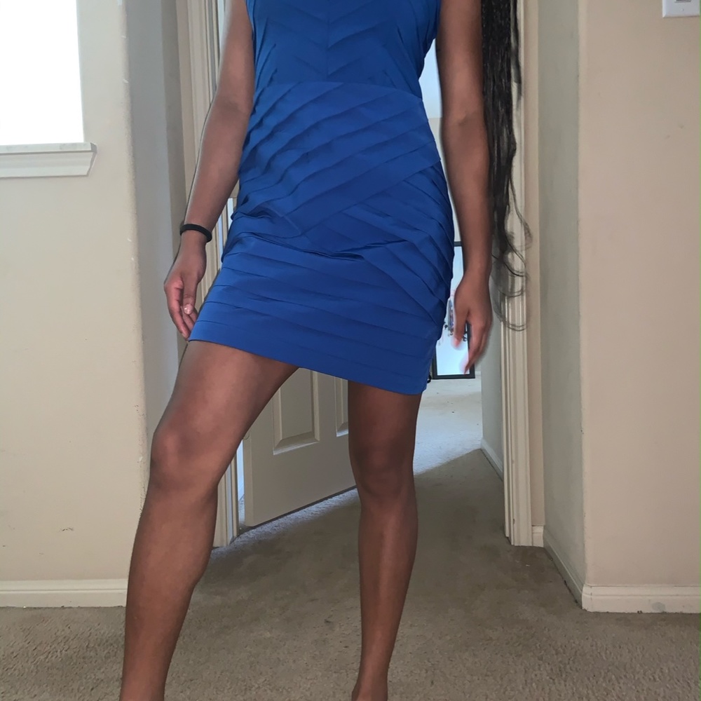 Dresses - Picture 4 of 5